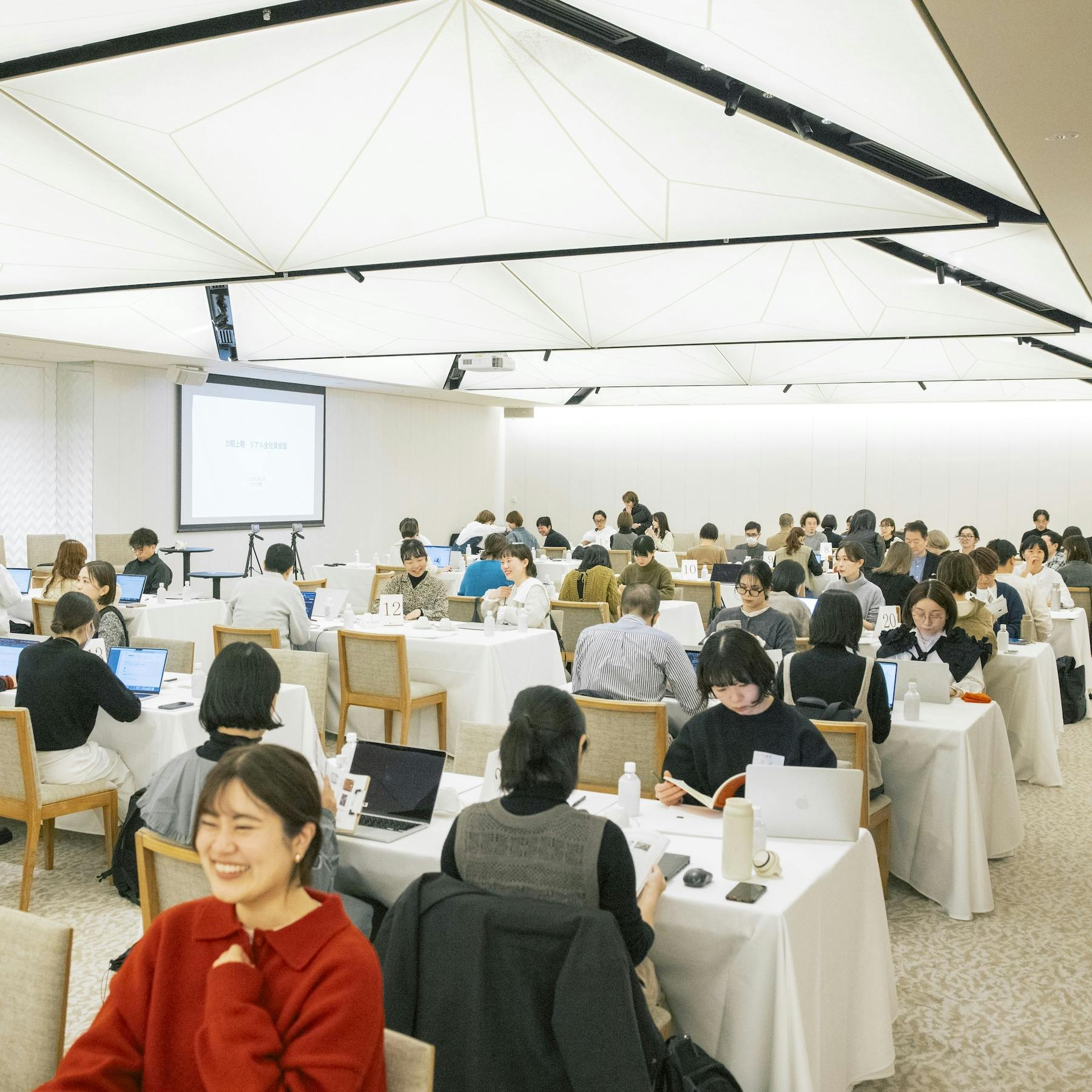 【クラシコムのしごと】変わらないために変わり続ける。今の私たちに向き合う「リアル全社会議」を開催しました