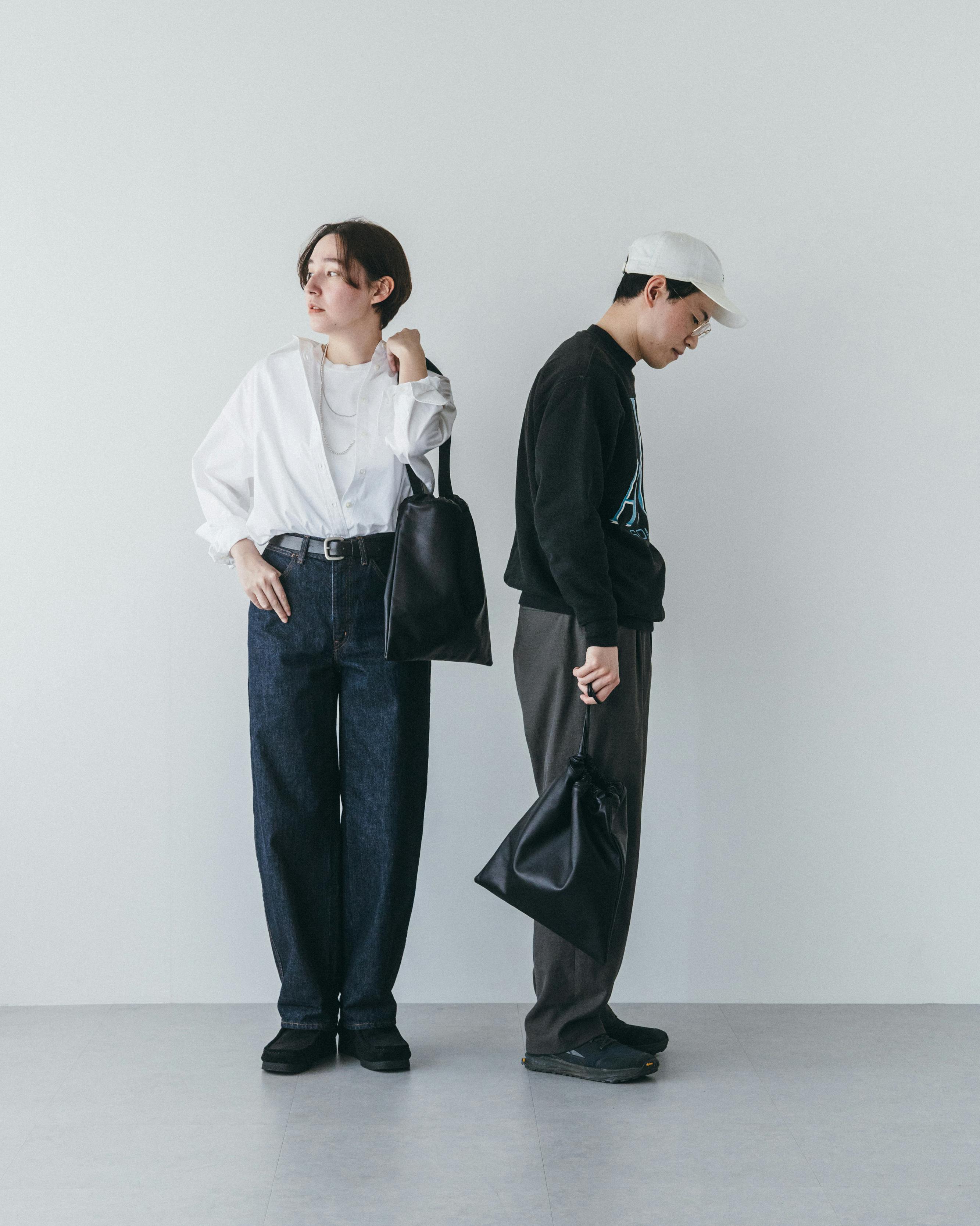 ブラック　ドロストリング圧縮ニット 新商品】NORMALLYレザーのドローストリングバッグが発売です - 北欧