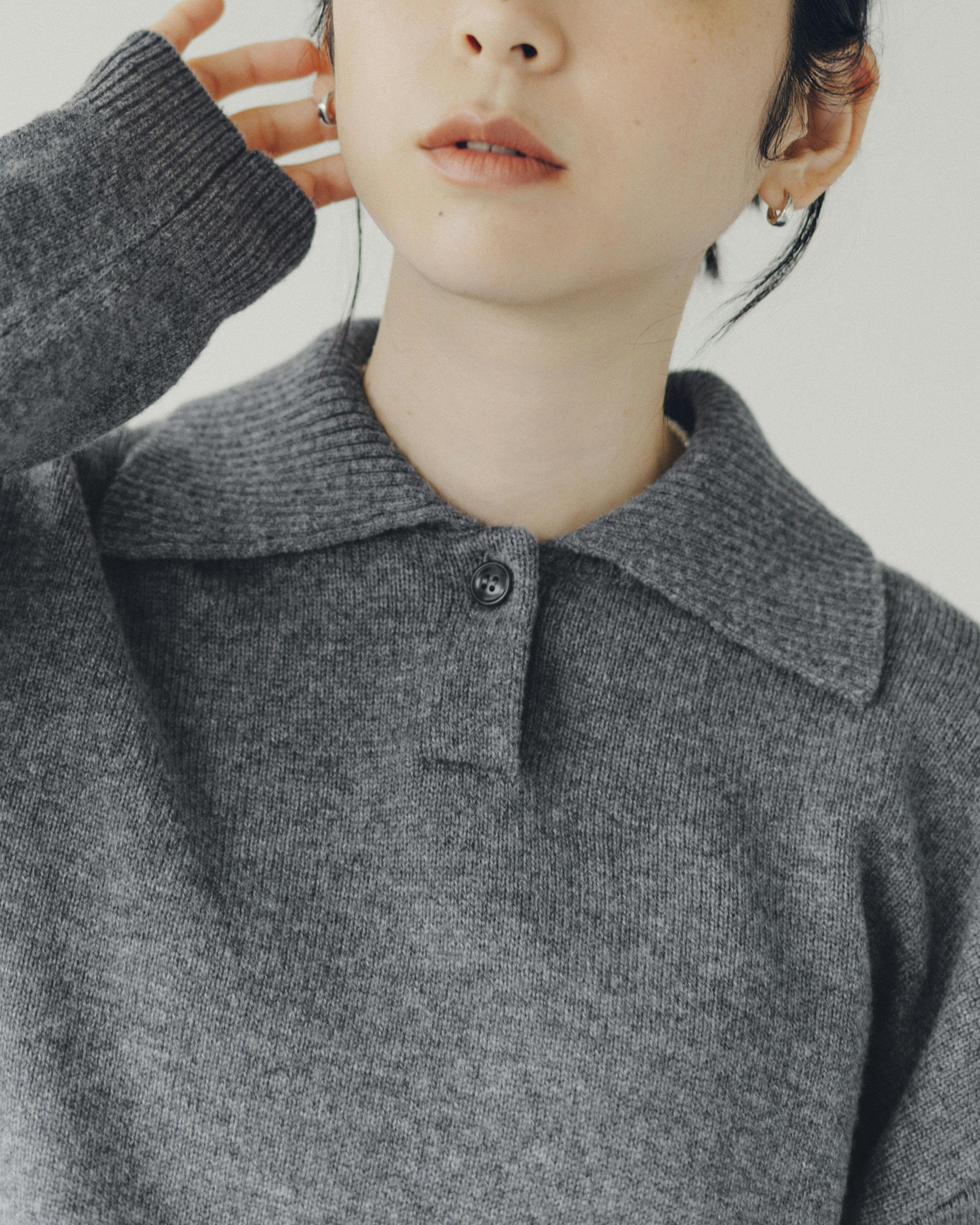 北欧、暮らしの道具店　洗えるウールの襟付きニット　グレー 新商品】ほんのひとさじの甘さを。洗えるウールの襟付きニットができ