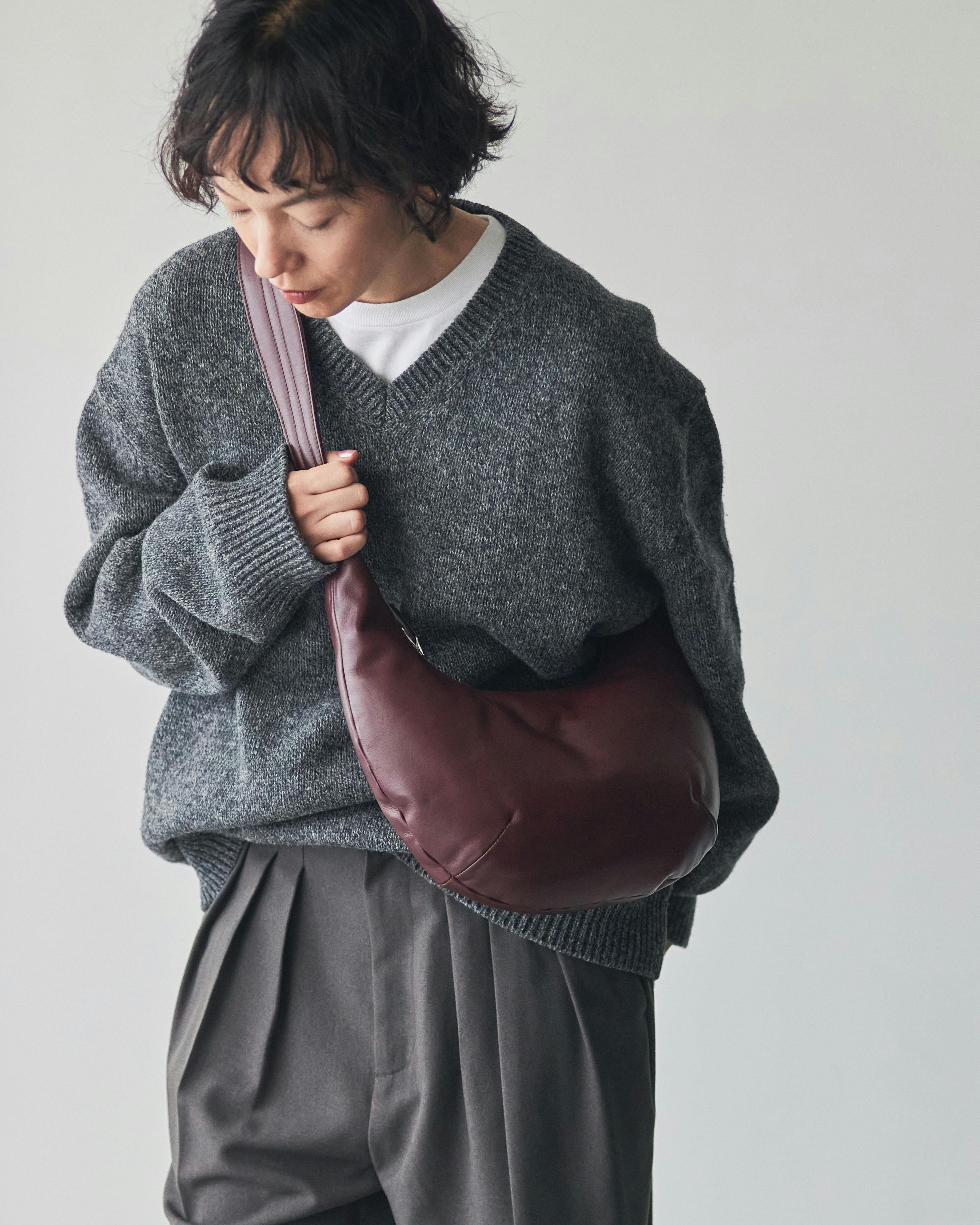 【新商品】軽やかさはそのままに。大人気の「ムーン型クロスボディバッグ」がレザーになりました