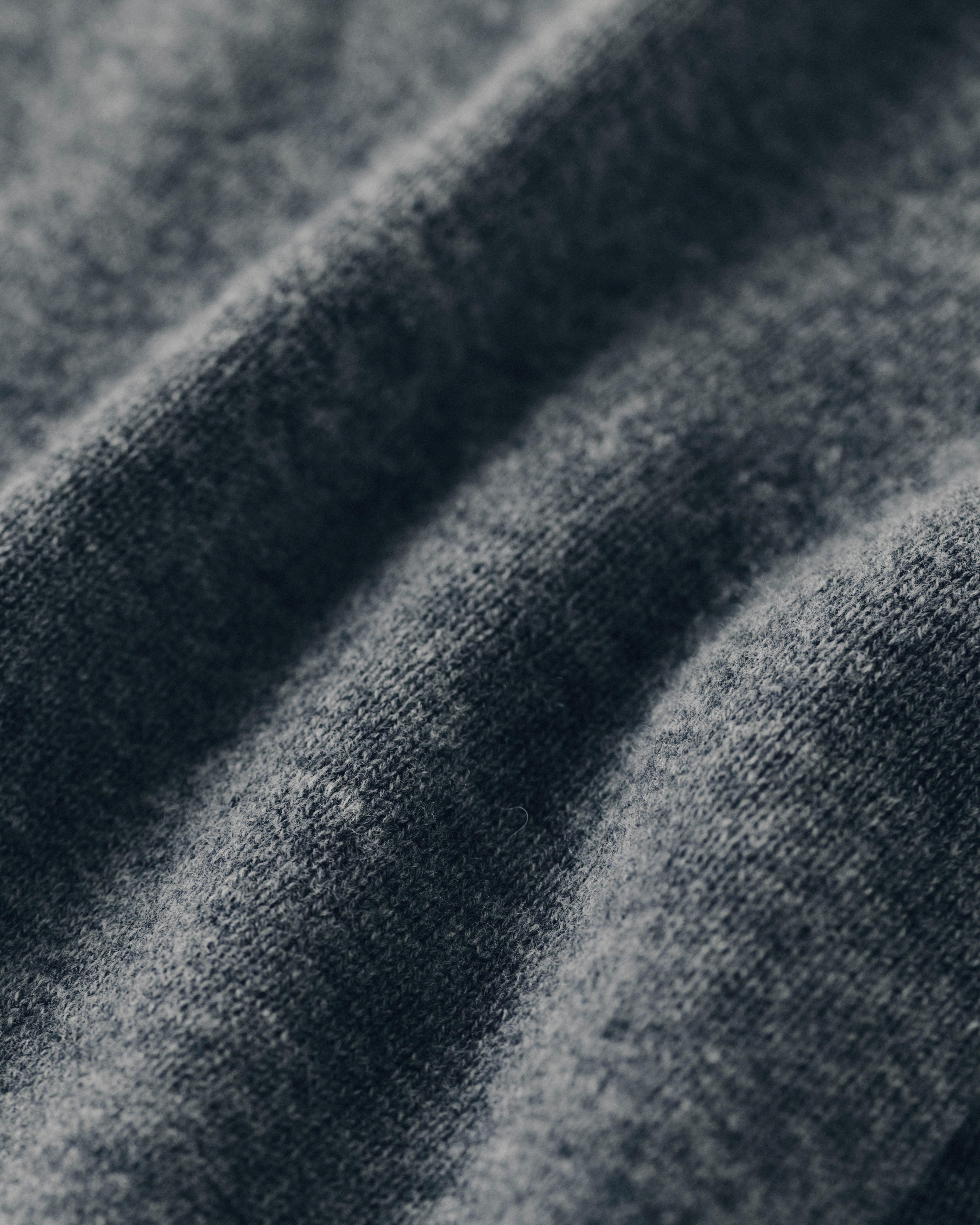 新商品】ほんのひとさじの甘さを。洗えるウールの襟付きニットができ