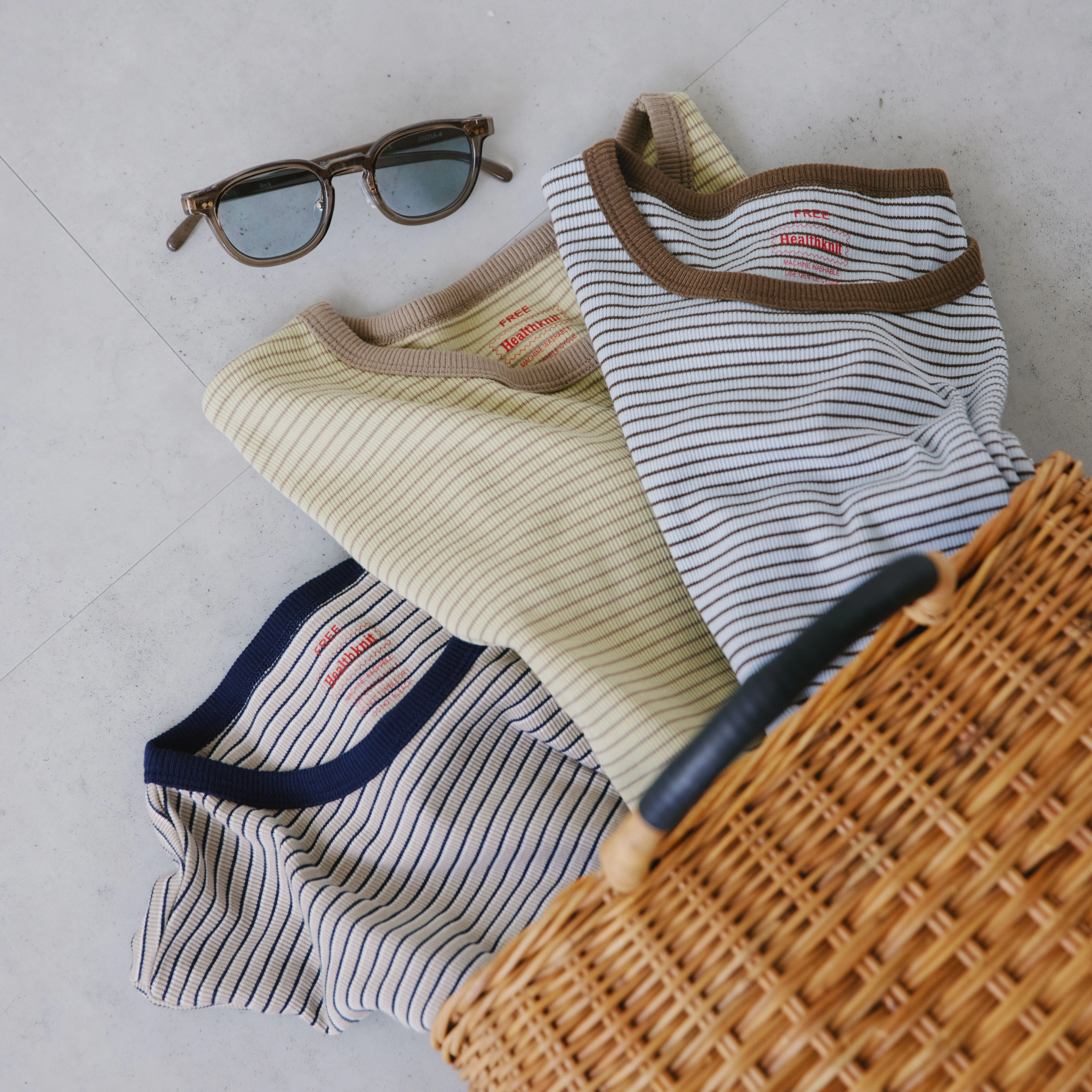 【着用レビュー】HealthknitのリブボーダーTシャツ、カップ付きインナーを着てみました