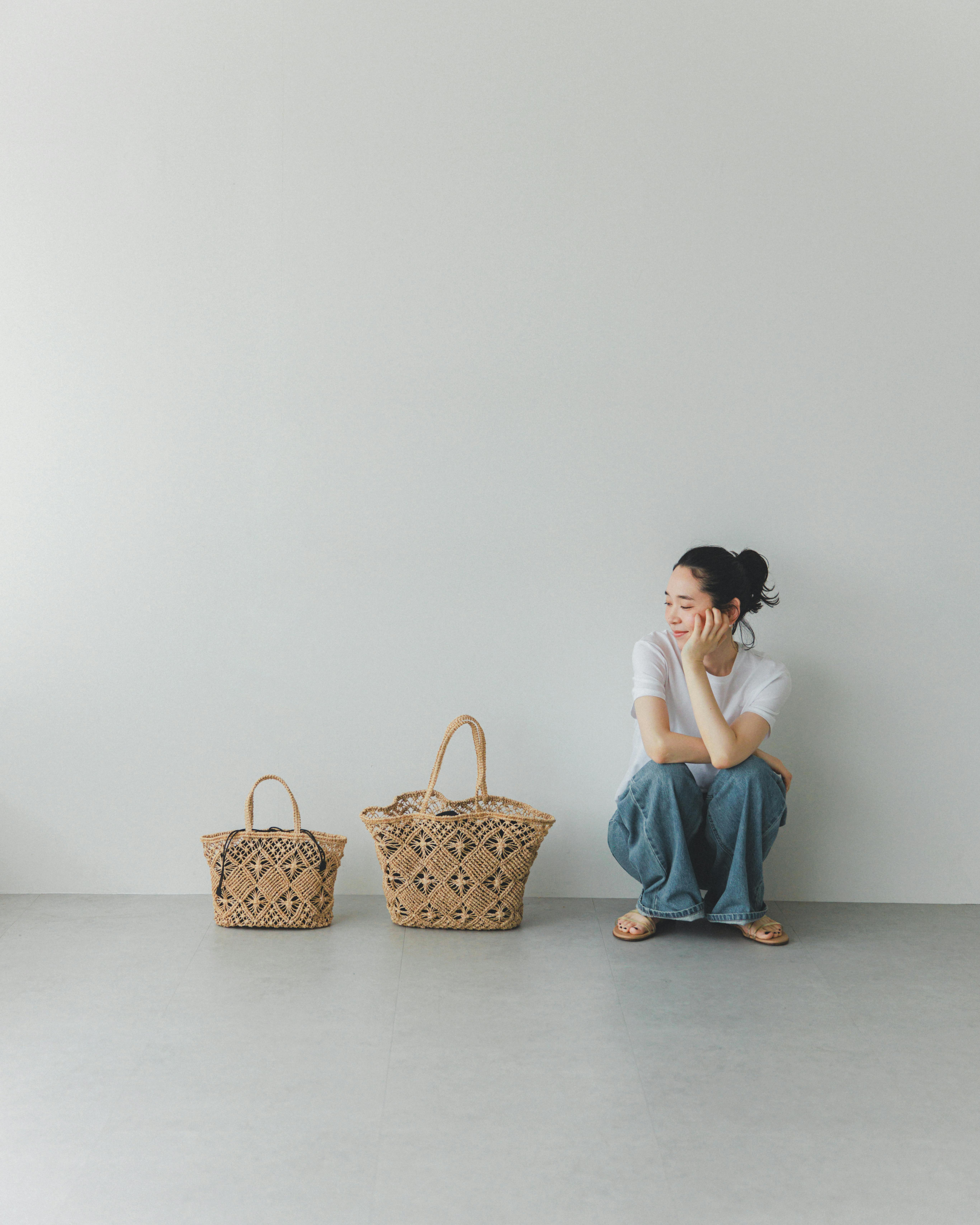 バイヤー裏話】 大人が持ちたい、透かし編み。当店限定の「かごバッグ