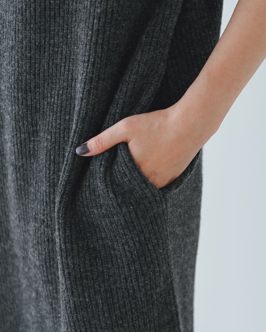 着用レビュー】「ハーフジップのニットワンピース」を4名が着てみまし