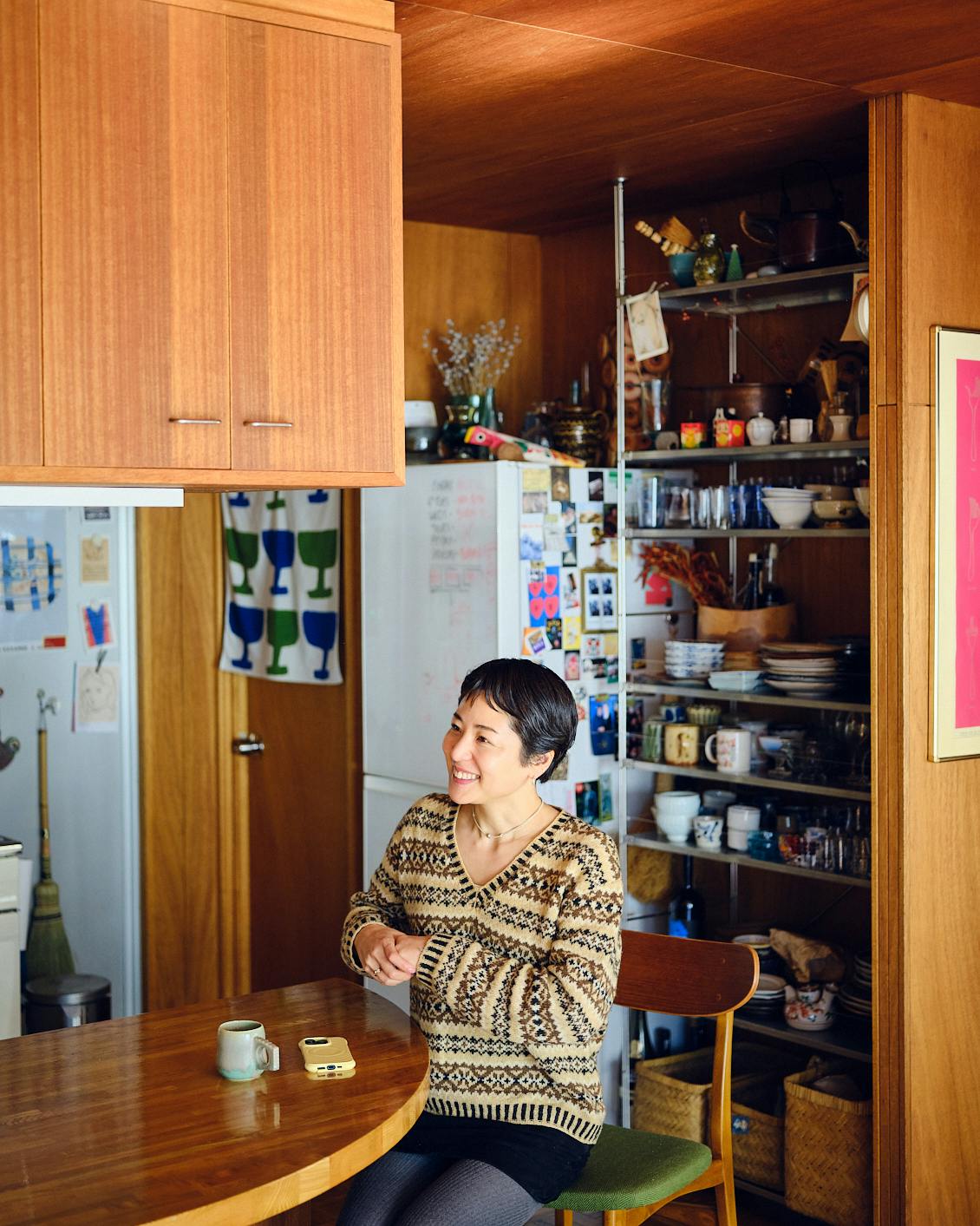 昭和レトロな食器棚　千葉市までとりにきていただける方　5000円に！ slide_file.jpg