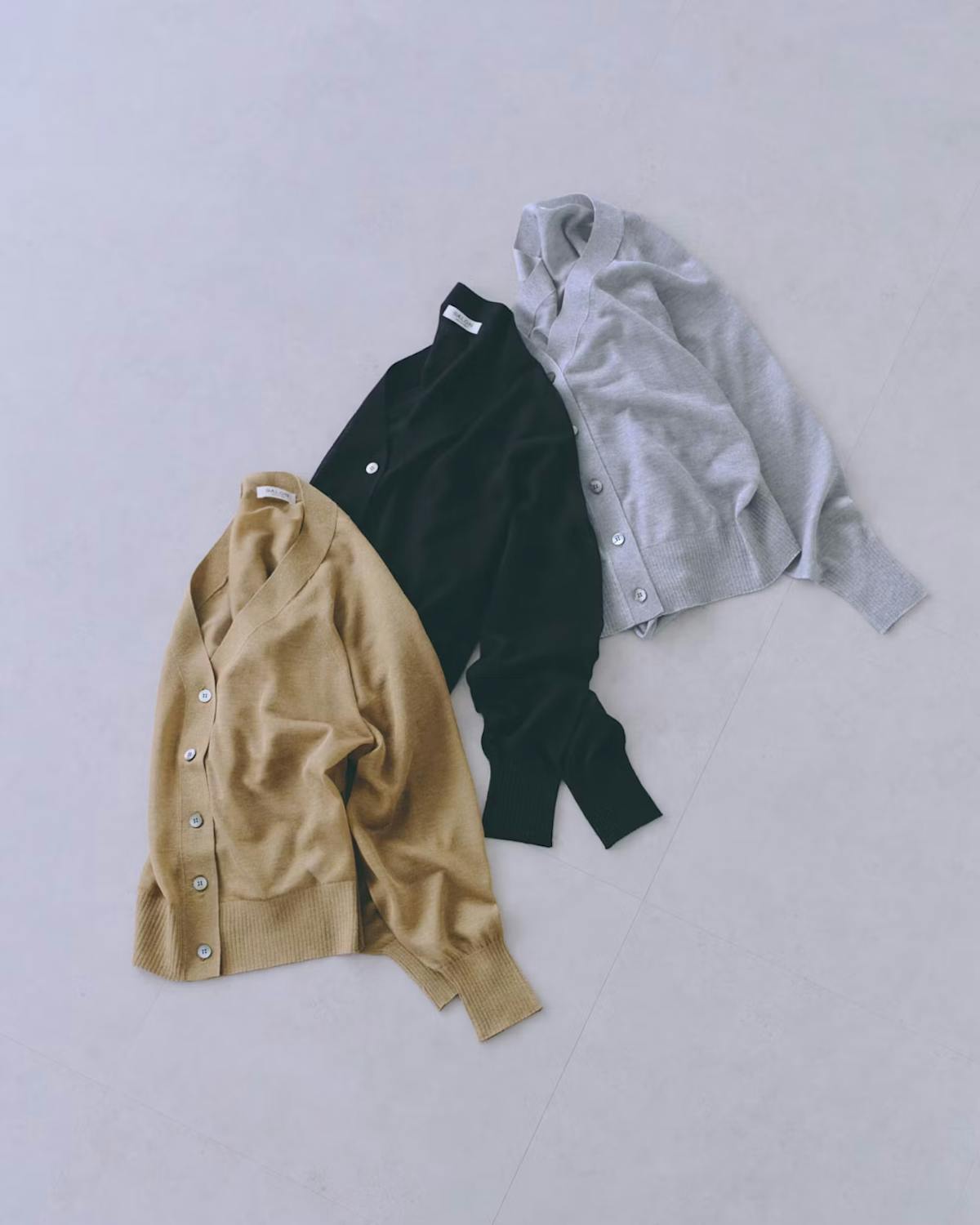 バイヤー裏話】今年の夏は“この1枚”から。羽織るだけでこなれて見える